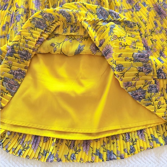 Banana Republic Pleated Yellow Floral Mini Skirt Size M - Picture 5 of 8
